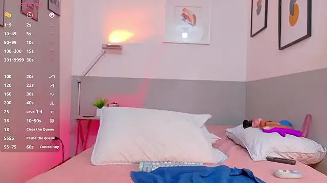 Freechat petitelittleebony on StripChat