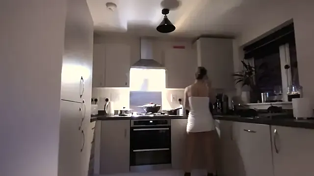 Freechat QuenMonicaUK on StripChat