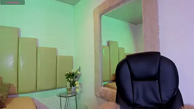 Freechat salem_rose on StripChat