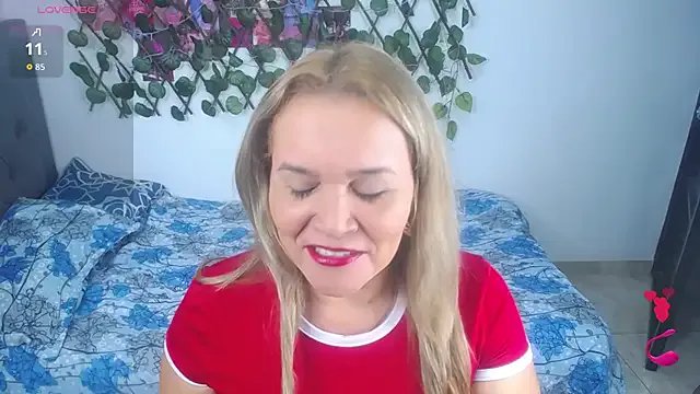 Sara_star1 on StripChat 