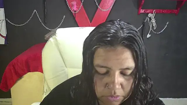 Freechat serenamystsh on StripChat