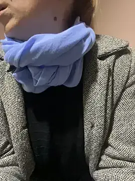 Freechat SexyMamiVee on StripChat