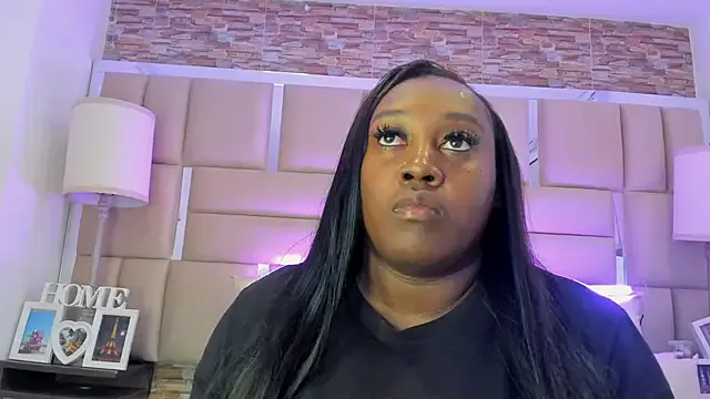 Freechat ShaniaBrownn on StripChat