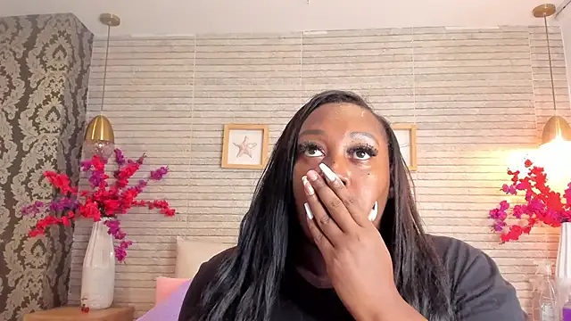 Freechat ShaniaBrownn on StripChat