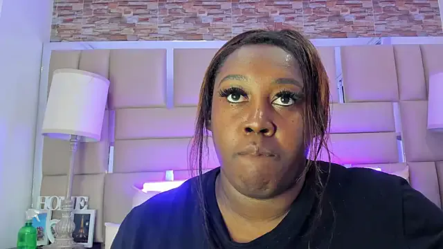 Freechat ShaniaBrownn on StripChat