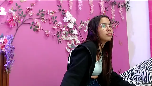 Freechat skinnysofia18 on StripChat