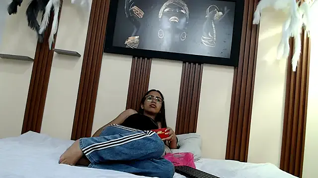 Freechat skinnysofia18 on StripChat