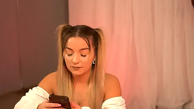 Freechat SkyEyesLuna on StripChat