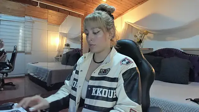 Freechat sophialyh_1 on StripChat