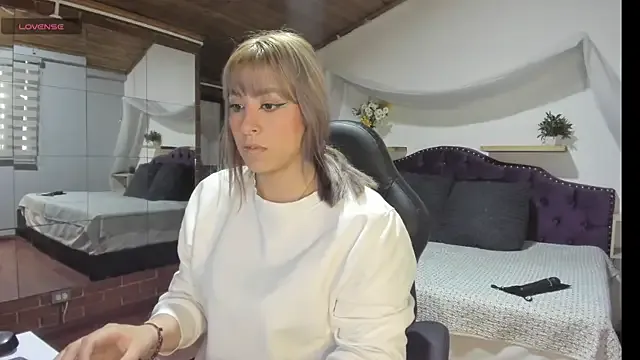 Freechat sophialyh_1 on StripChat