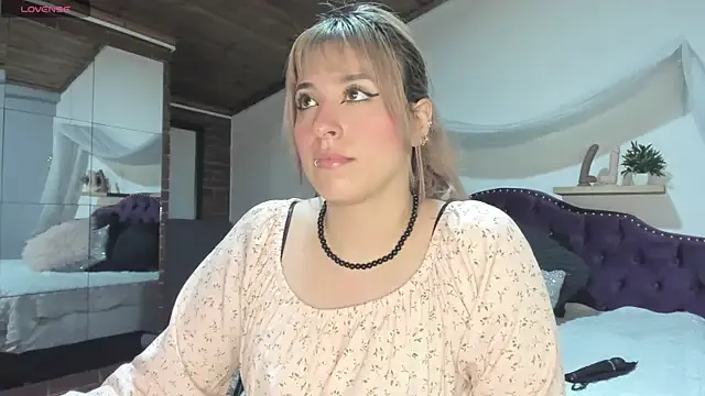 Freechat sophialyh_1 on StripChat