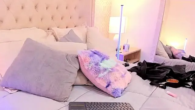 SuccubusDolly on StripChat 