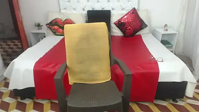 Freechat Sweetbigcatt on StripChat