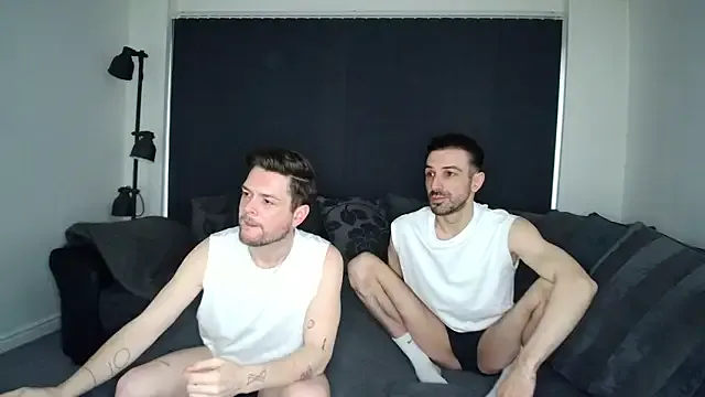 Freechat twotwinkhusbandss on StripChat
