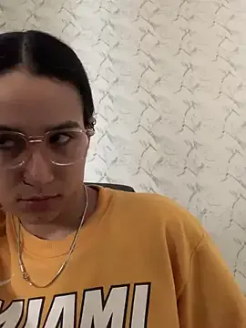 Freechat Val12777 on StripChat