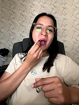 Freechat Val12777 on StripChat