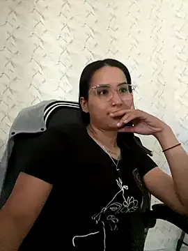 Freechat Val12777 on StripChat