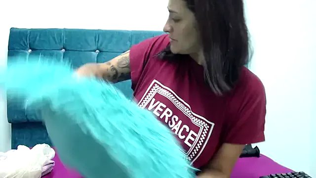 Freechat valentinaricothx on StripChat